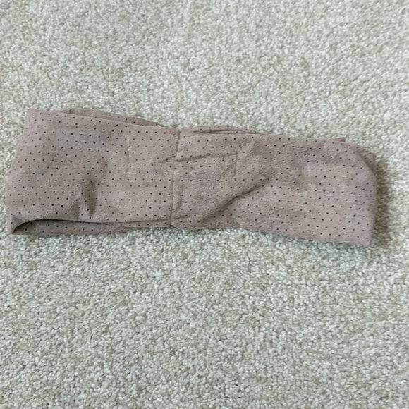 Headband Made in Vancouver - Picture 3 of 4